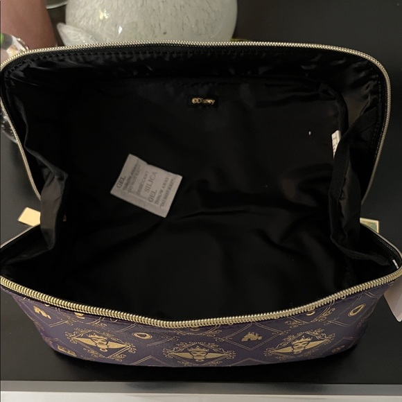 DISNEY VILLAINS NWT PURPLE & GOLD LARGE STUNNING MAKEUP CASE - Picture 12 of 14